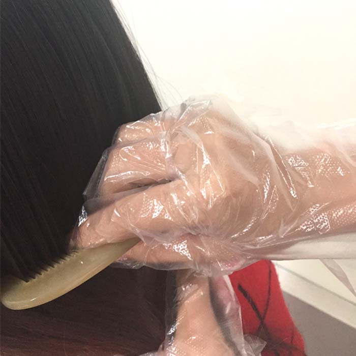 Disposable gloves for hair dyeing in barber shops