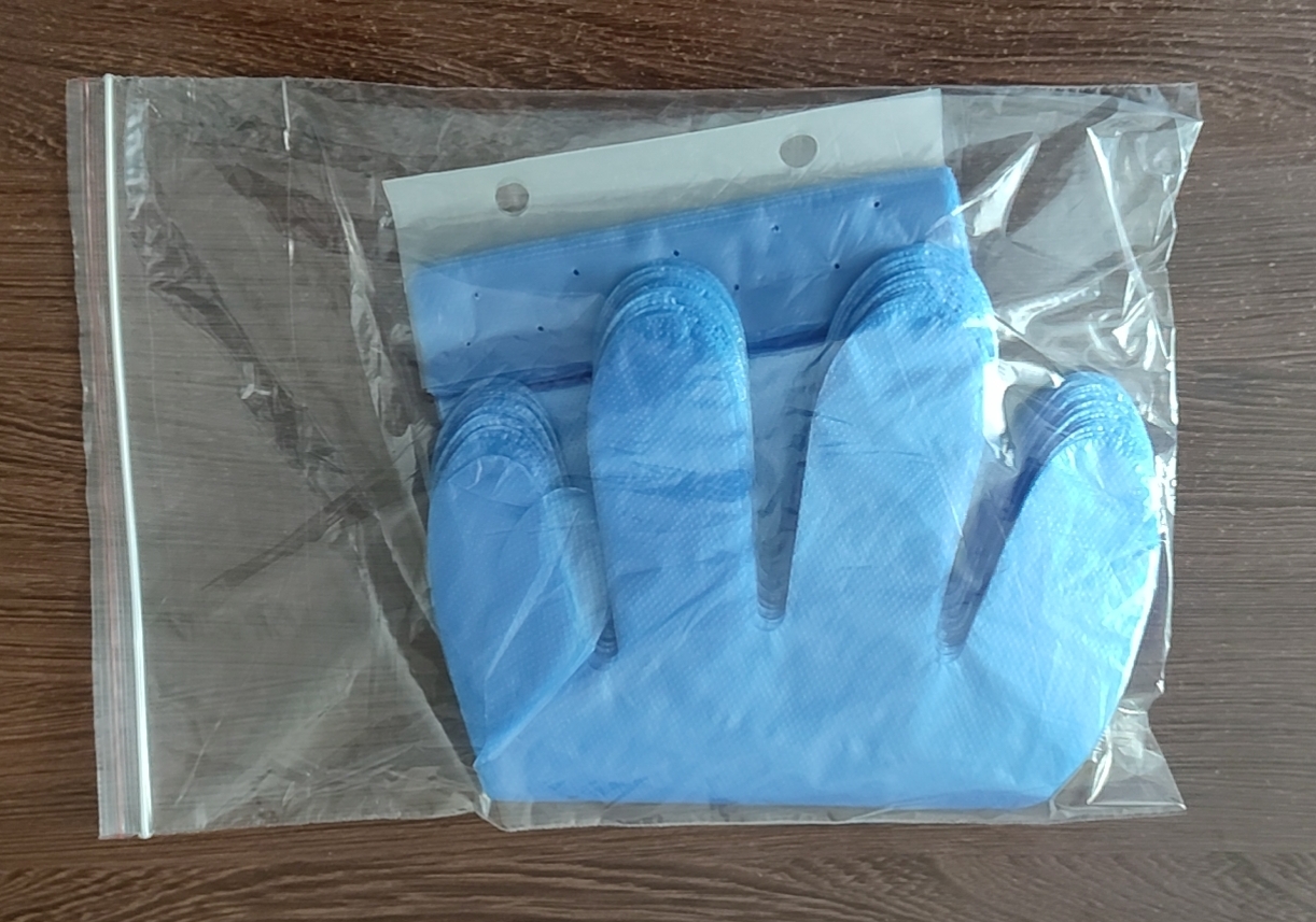 Disposable food grade plastic gloves with hanging hole 